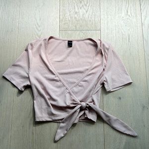 Crop top shirt with bow on the side pink Shein